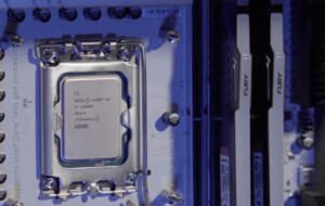 Procesoarele Intel cu probleme primesc update-uri de BIOS pentru a preveni degradarea accelerată