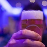 Cum să bei alcool fără să te îmbeți? Cercetătorii elvețieni au găsit soluția: un gel comestibil