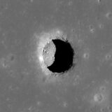 O echipă de cercetători a descoperit o peșteră lunară care ar putea adăposti viitoare baze de cercetare locuibile