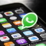 WhatsApp ar putea implementa un sistem de partajare similar cu AirDrop în aplicația pentru iOS
