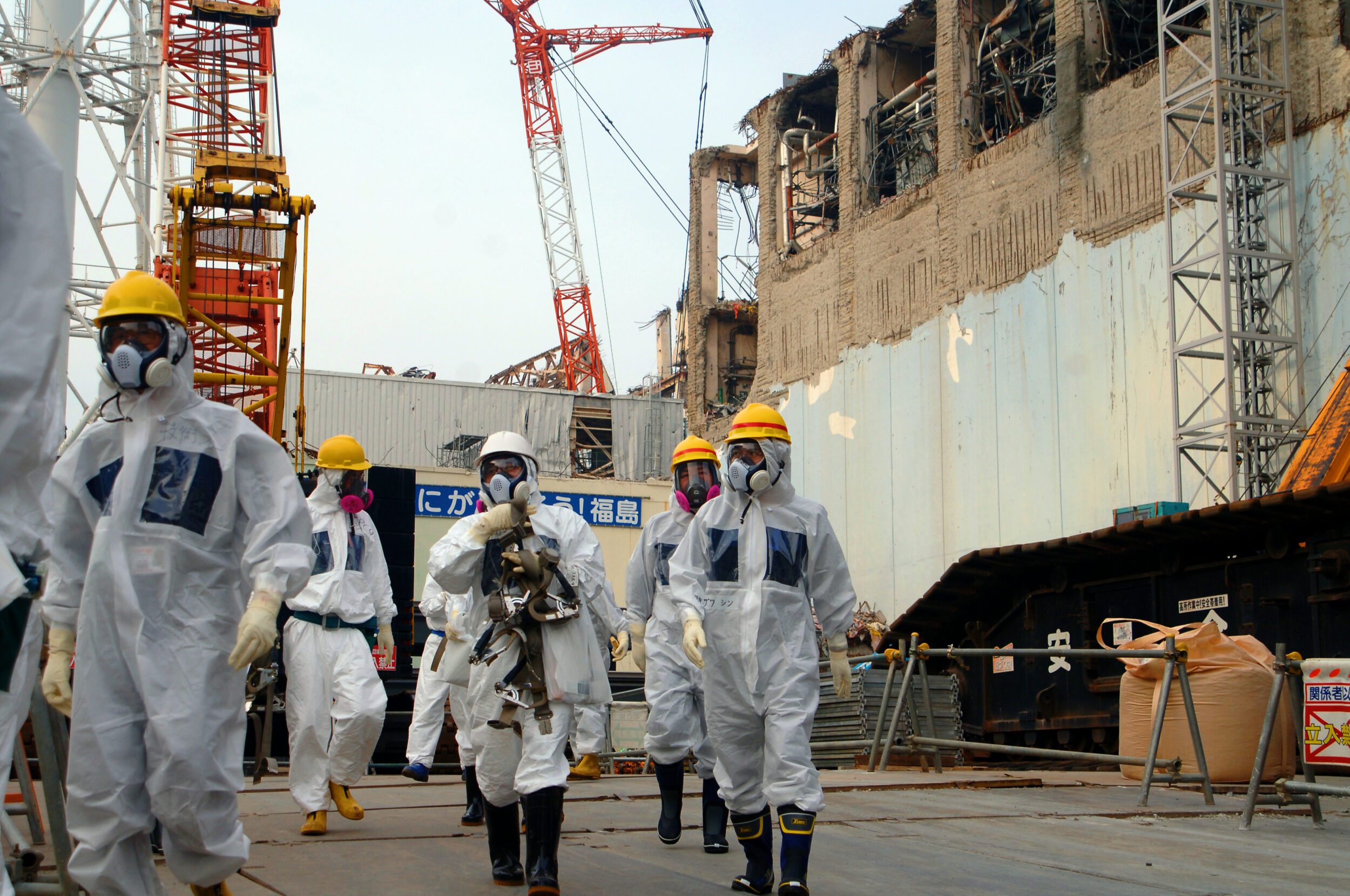 Începe operațiunea de curățare a centralei nucleare de la Fukushima. Cât de mult ar putea dura