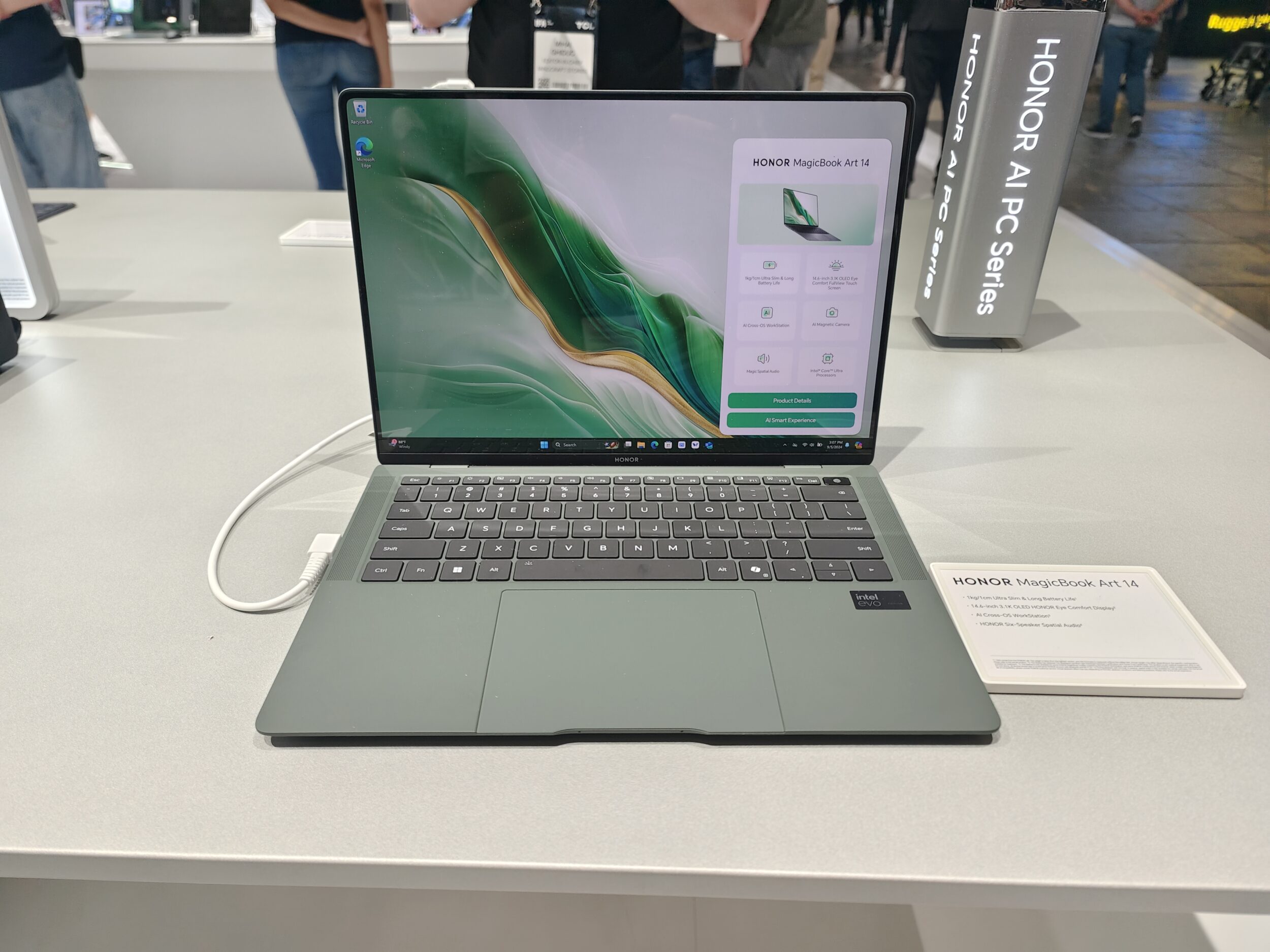 IFA 2024 – Honor a lansat o nouă tabletă, MagicPad 2, și un concurent pentru MacBook, MagicBook Art 14