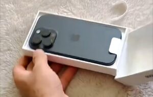 Primul unboxing iPhone 16 Pro ne arată ce (nu) se mai găsește în pachet