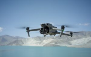 DJI lansează Air 3S, o nouă dronă high-end cu LiDAR și cameră de 1″